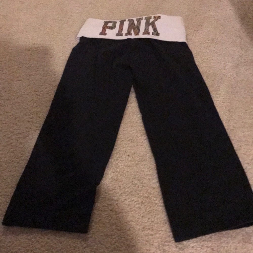 Pink yoga cropped pants